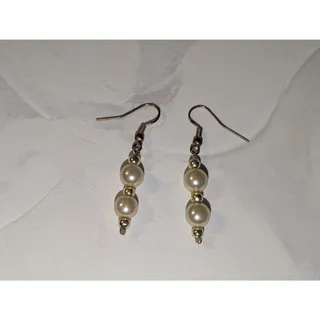 Photo of Oh So Pretty Vintage 1980s Gold-tone Champagne Faux-Pearl Dangle Earrings
