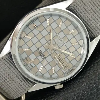 Photo of Vintage 1974 Seiko Automatic Mens Silver Watch W/daydate & Silver accents