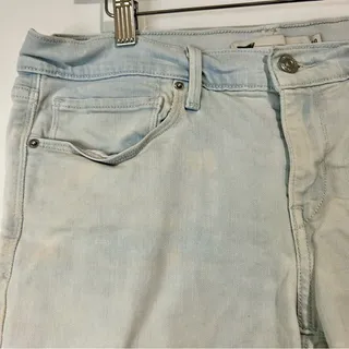 Photo of Levi’s Women’s Cuffed Light Wash Denim Jean Shorts Blue Size 30 FLAW